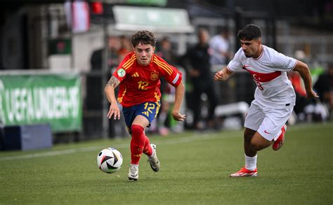 Partidos de fútbol de hoy por TV: horario y dónde ver