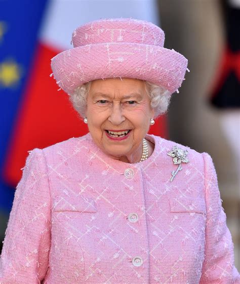 Queen Elizabeths Most Incredible Brooches—12 Most Valuable Woman And Home