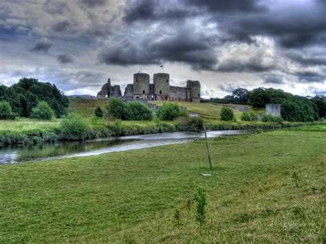 Rhuddlan Castle | HDR creme