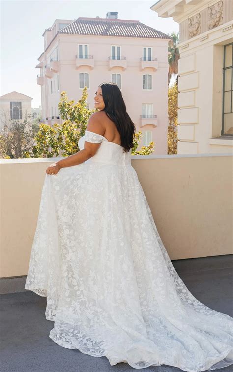 Timeless Lace Plus Size Wedding Dress With Sweetheart Neckline