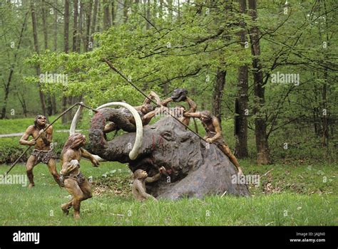 Vorgeschichte Neandertaler Mammut Zu Jagen Stockfotografie Alamy