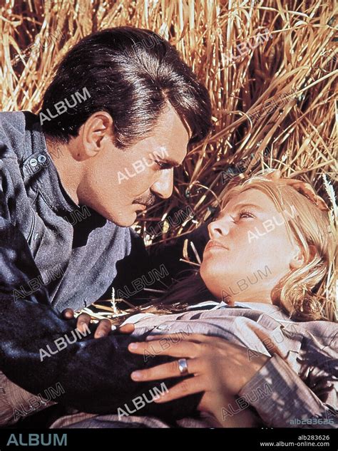 Julie Christie And Omar Sharif In Doctor Zhivago 1965 Directed By