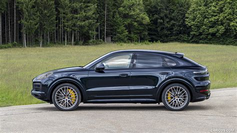 Porsche Cayenne GTS Coupe 2021MY Color Moonlight Blue Metallic Side