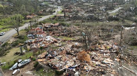 Al Menos 17 Muertos Por Tornados En Sur Y Medio Oeste De EEUU