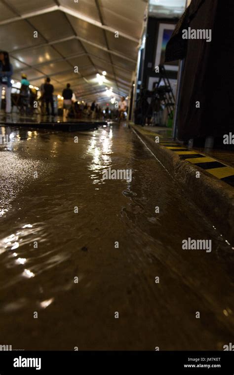 Wet Wet Hi Res Stock Photography And Images Alamy