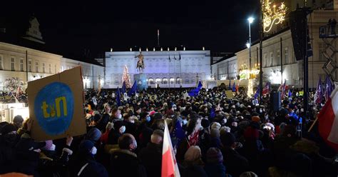 Protesty przeciwko LEX TVN Tysiące ludzi na ulicach miast