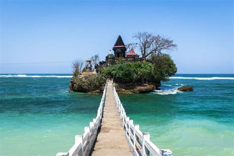 Pantai Sampai Gunung 20 Wisata Jawa Timur Ini Wajib Dikunjungi Saat