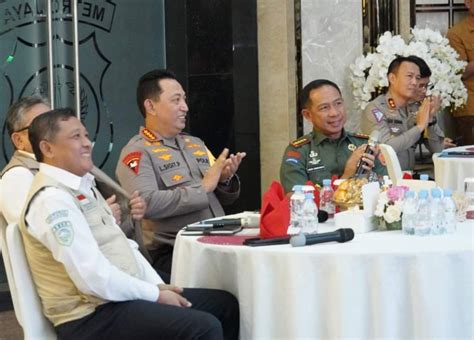 Panglima TNI Dan Kapolri Pantau Keamanan RI Malam Tahun Baru 2024