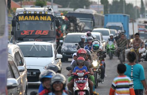 VOLUME KENDARAAN LIBUR PANJANG MENINGKAT ANTARA Foto