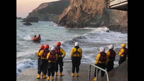 St Agnes Rnli Lifeboat Launched To Help Dog Owners In Danger Rnli