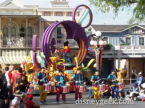 Mickeys Soundsational Parade Has Returned To Disneyland Several