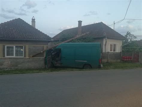 Ziua de Cluj ACCIDENT în Cluj cu șofer băut Viraj ratat și oprire în