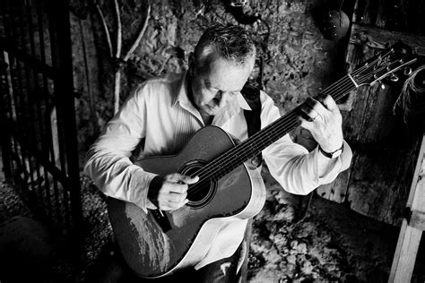 Tommy Emmanuel Fingerstyle Guitar Lessons (TrueFire REVIEW).