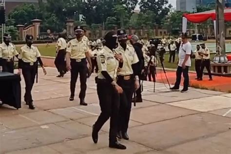 Warna Seragam Satpam Berubah Jadi Krem Disebut Mirip Polisi India