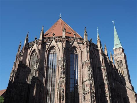 Iglesia Frauenkirche De Nuestra Se Ora En Nuremberg Foto Premium