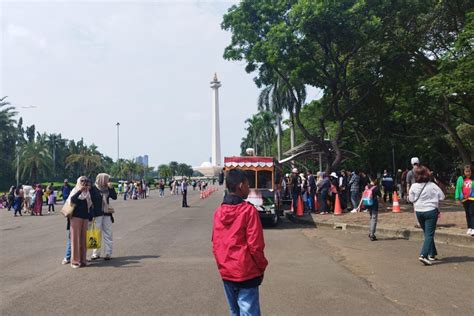 Hari Kedua Lebaran Monas Ramai Dikunjungi Warga