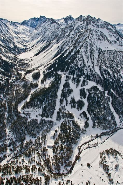 La vallée de Gaube en hiver avec le Vignemale en fond Cauterets