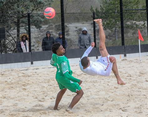 Ard Che L Quipe De France De Beach Soccer A Fait Le Show Vesseaux