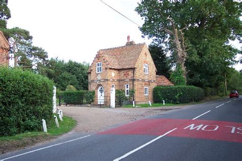 Sutton Place Lodges © Ron Strutt Geograph Britain And Ireland