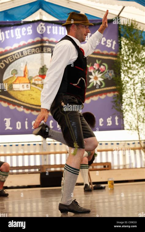 Schuhplattler traditional folk dancers 83rd hi-res stock photography ...