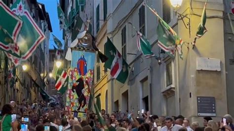 La Contrada Dell Oca Accoglie In Festa Il Drappellone Della Vittoria Al