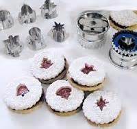 Choosing linzer cookie cutters - Baking Bites