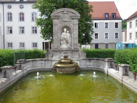 Wittelsbacher Brunnen Neubarockes Brunnenbecken mit Ädikula und