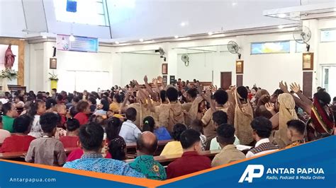 Perayaan Paskah Di Gereja St Stefanus Sempan Timika Umat Diajak