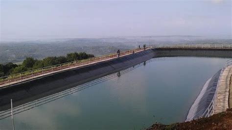 foto bangun embung pemerintah kucurkan rp triliun