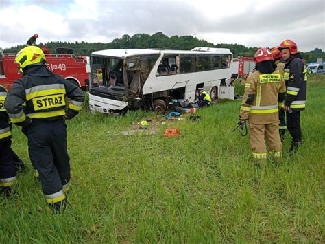 Wypadek autobusu szkolnego pod Tarnowem Są ranni Portal i pl