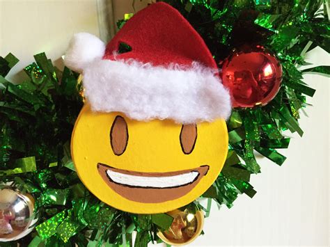 DIY EMOJI Christmas Wreath and Tree - Handmade Happy Hour