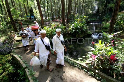 Wisata Religi Simbol Toleransi ANTARA Foto