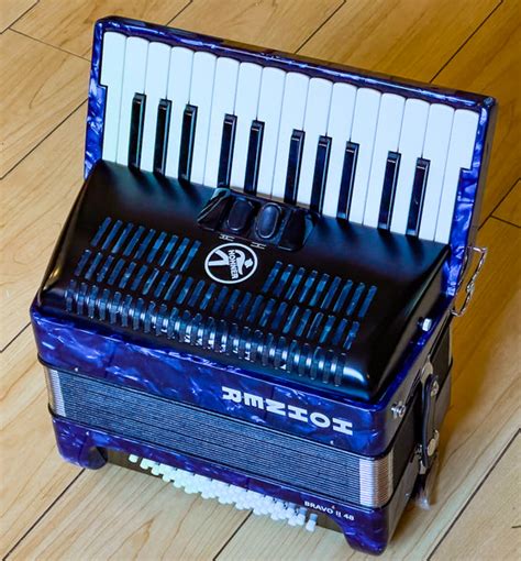 Hohner Bravo Ii 48 Bass Piano Accordion In Blue Second Hand The Reed Lounge