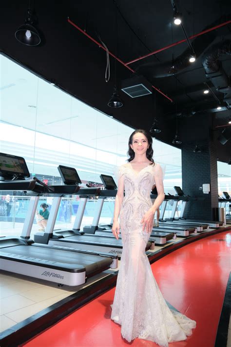 Hot girl bắp nướng Tây Thy lột xác ngoạn mục diện váy dạ hội sang chảnh casting Miss