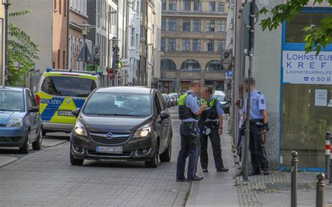 Polizei Krefeld Geht Bei Sondereinsatz Gegen Drogenkriminalit T Vor