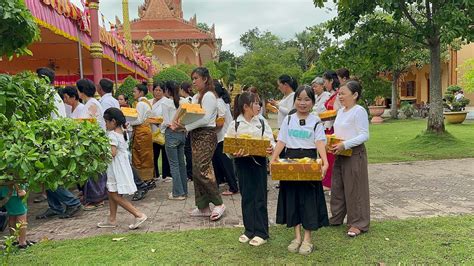 Lễ Dâng Đèn Cầy Nhập Hạ Hàng Năm Theo Phong Tục Đồng Bào Dân Tộc Khmer