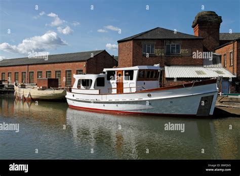 Boats in Gloucester Historic docks Stock Photo - Alamy