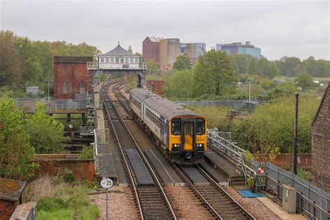 155345 Northern DMU Crossing Selby Swing Bridge On The 10 Flickr