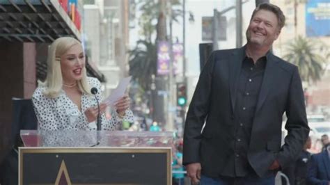 Watch Gwen Stefani S Sweet Tribute To Husband Blake Shelton During His Walk Of Fame Ceremony