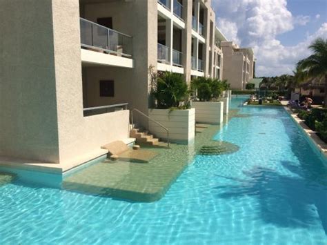 Swim up rooms on 1st floor looked fun - Picture of Paradisus Playa del ...