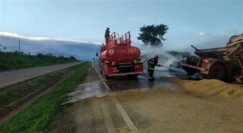 Vídeo Caminhão pega fogo na BR 163 após tombar Mato Grosso G1