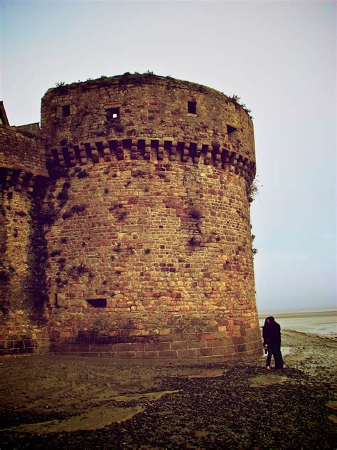 Tides out at Mont St Michel | Lugares hermosos, Lugares