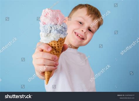 174,101 imágenes, fotos de stock, objetos en 3D y vectores sobre Niño comiendo helado | Shutterstock