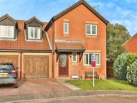 3 Bed Link Detached House For Sale In The Lawn Fakenham Nr21 £275000