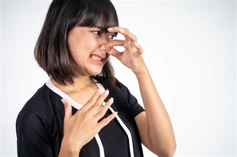 Mulher Cobrindo O Nariz O Dedo Quando Mau Cheiro Foto Premium