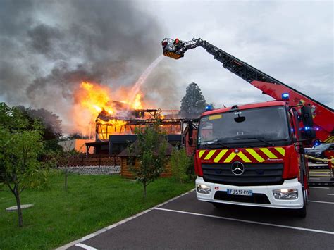 Once Muertos A Causa De Un Incendio En Una Residencia De Verano Para