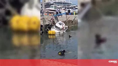 Embarca O Do Naufr Gio De Tr Ia Removida Do Mar Durante A Tarde Deste