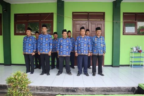 Upacara Peringatan Hari Lahir Pancasila MTsN 5 Tulungagung MTsN 5