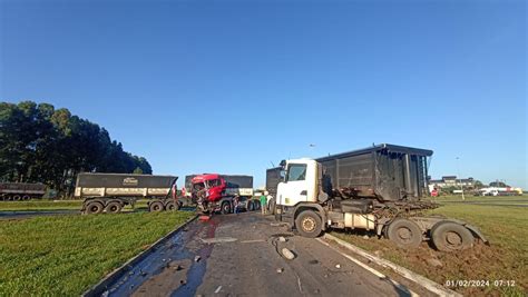 Colisão entre duas carretas é registrada no trevão de Irani