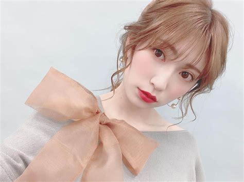 吉田朱里さんのインスタグラム写真 吉田朱里instagram「発売中の Larmemagazine チェックしてね ️ 色んな私